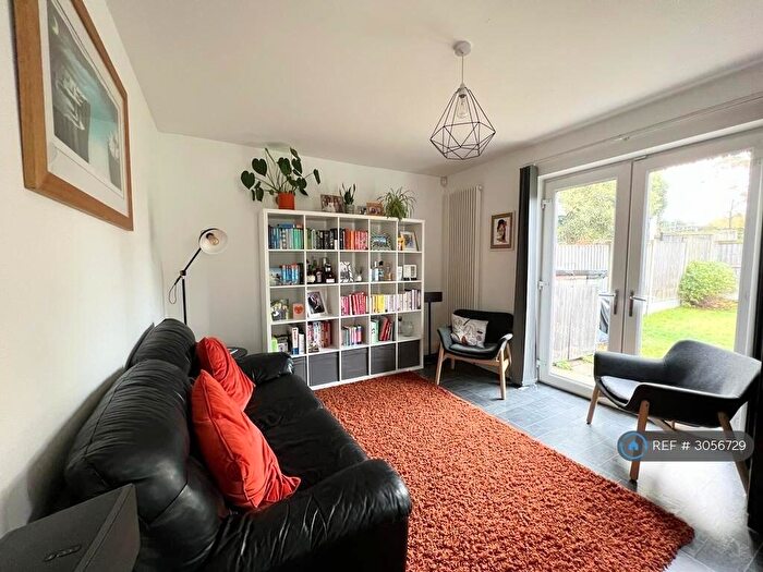 3 Bedroom Semi-Detached House To Rent In Wensley View, Leeds, LS7