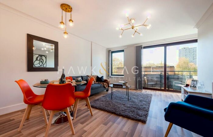 2 Bedroom Apartment To Rent In Lion Court, The Highway, London, E1W