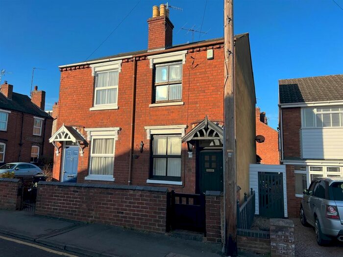 2 Bedroom Semi-Detached House To Rent In Green Street, Stourbridge, DY8