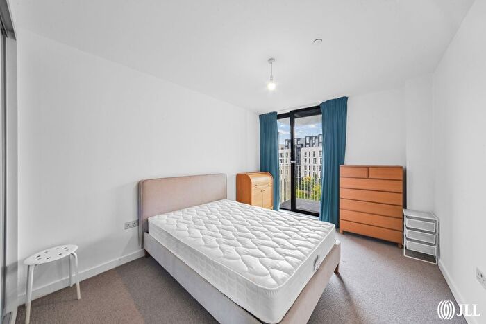 1 Bedroom Flat To Rent In Waterman House, London, E15
