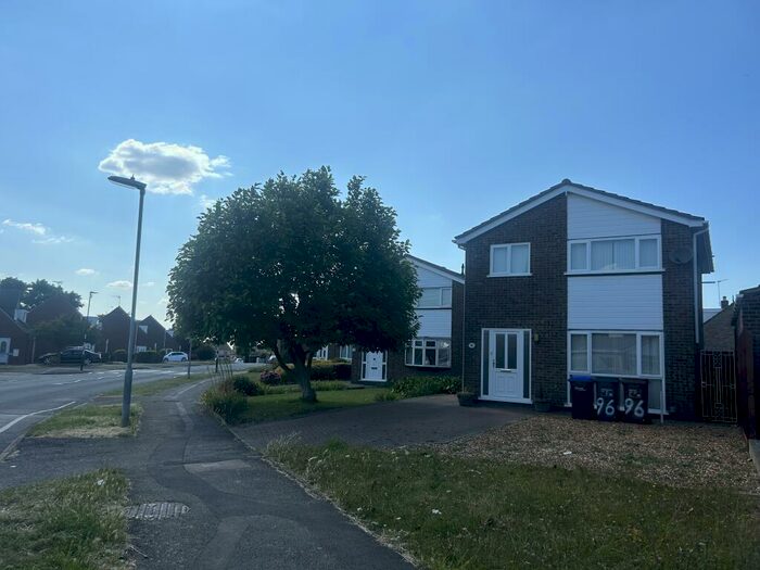 3 Bedroom House To Rent In Reynard Way, Northampton, NN2