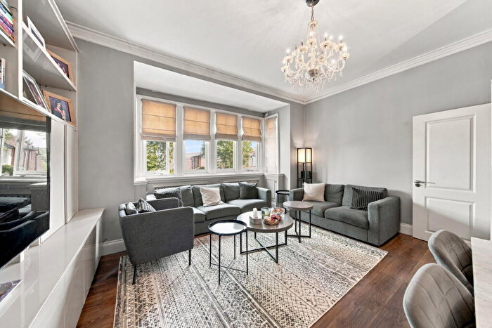 3 Bedroom Flat For Sale In Dartmouth Road, London, NW2