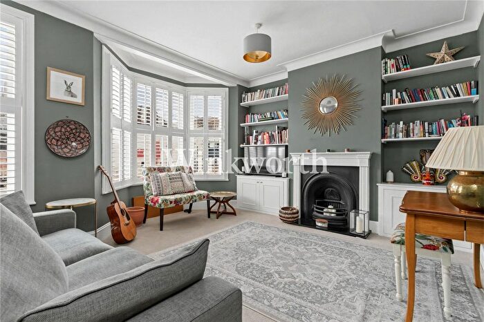 2 Bedroom Flat For Sale In Beresford Road, London, N8