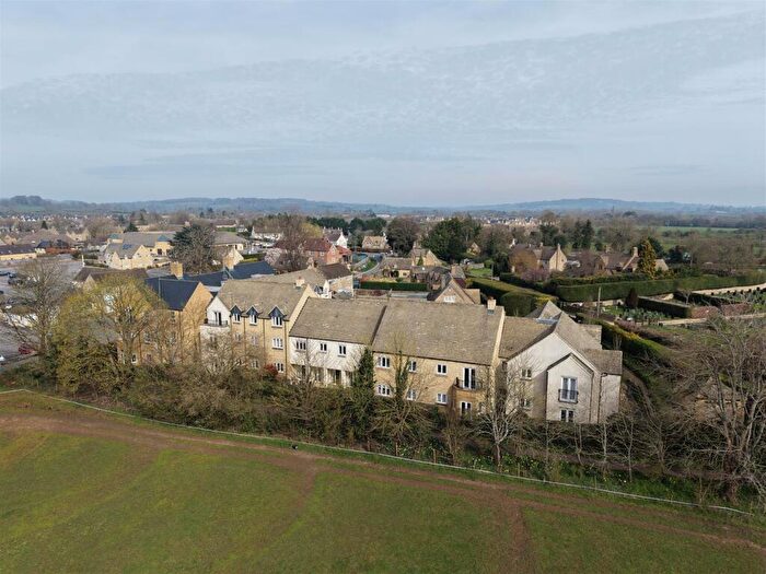2 Bedroom Flat For Sale In Station Road, Bourton-On-The-Water, Cheltenham, GL54