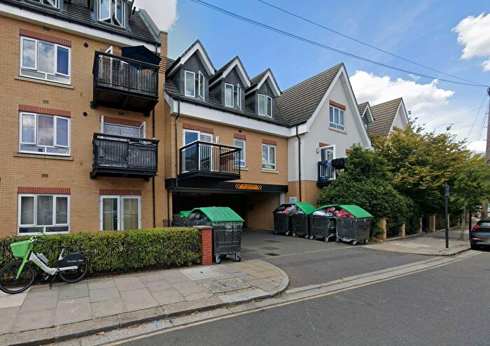 1 Bedroom Flat For Sale In Featherstone Road, Southall, UB2
