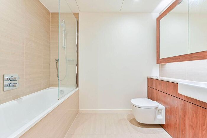2 Bedroom Flat To Rent In Camberwell Passage, Camberwell Green, London, SE5