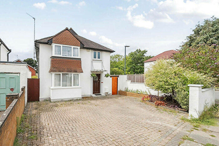 4 Bedroom Detached House To Rent In Parkfield Crescent, Harrow ., HA2