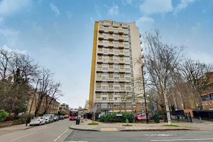 3 Bedroom Flat To Rent In Binfield Road, London, SW4