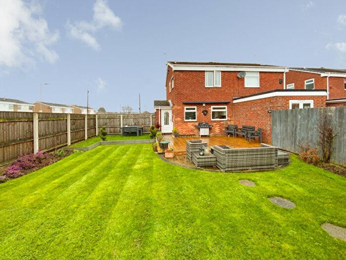 2 Bedroom Semi-Detached House For Sale In Downfield Avenue, Hull, HU6
