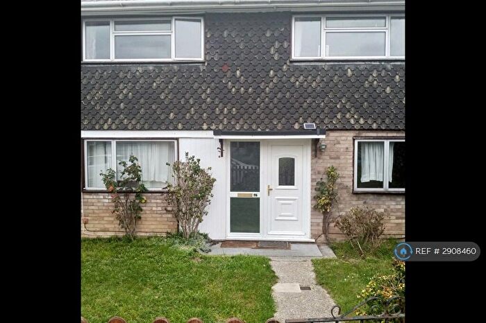 4 Bedroom End Of Terrace House To Rent In Basingstoke, Basingstoke, RG22