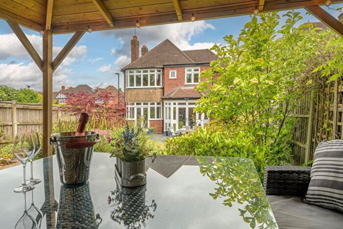4 Bedroom Detached House For Sale In Knightlow Road, Birmingham, B17