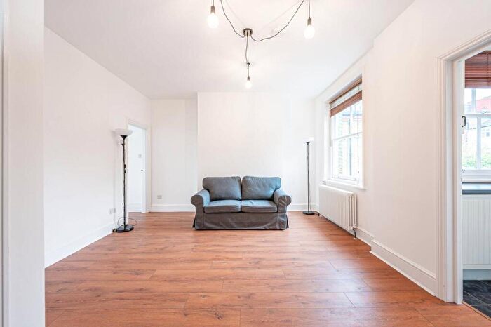 2 Bedroom Flat To Rent In Grove Place, Hampstead, London, NW3