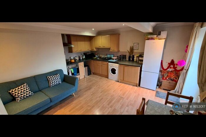 1 Bedroom Flat To Rent In Emporium Court, Swindon, SN1