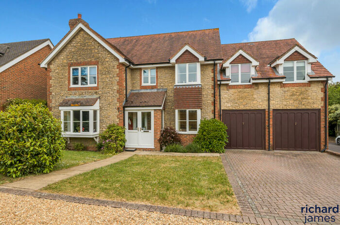 5 Bedroom Detached House For Sale In St Michaels Close, Brinkworth, Chippenham, SN15