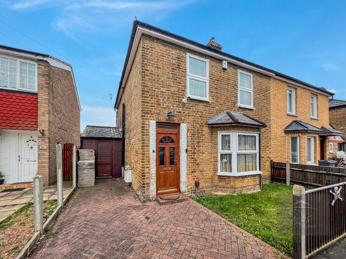 4 Bedroom Semi-Detached House To Rent In Fruen Road, Feltham TW14