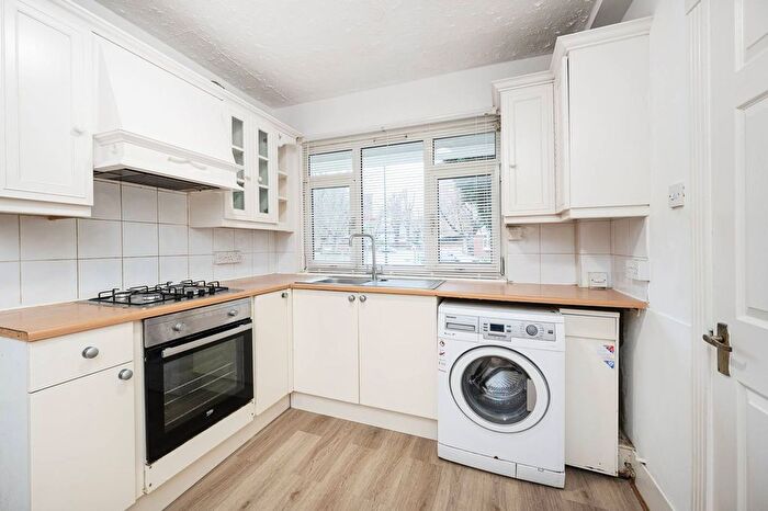 4 Bedroom Terraced House To Rent In Mace Street, Bethnal Green, London, E2