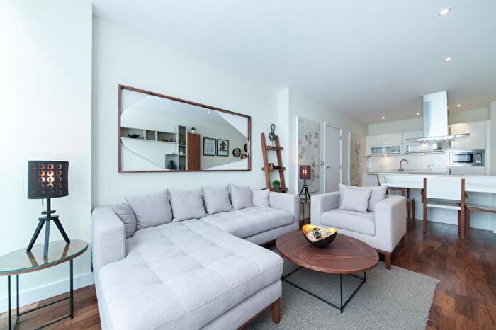 1 Bedroom Apartment To Rent In Luna House, Tempus Wharf, Shad Thames, SE16