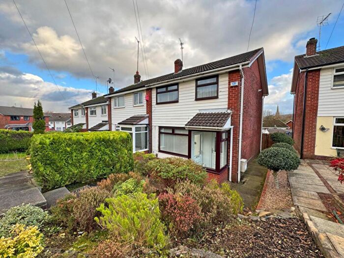 3 Bedroom Town House To Rent In Newtondale Avenue, Royton, OL2