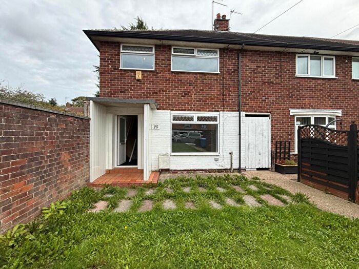 3 Bedroom End Of Terrace House To Rent In Dunmow Close, Hull, HU8