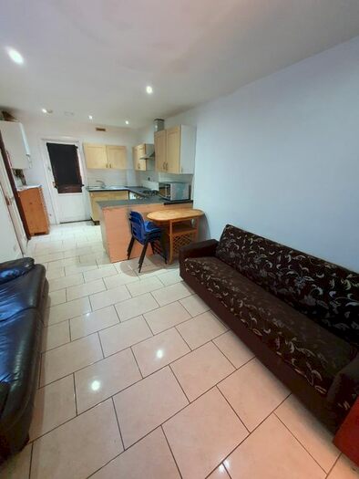 5 Bedroom Maisonette To Rent In Kensington Avenue, London E12