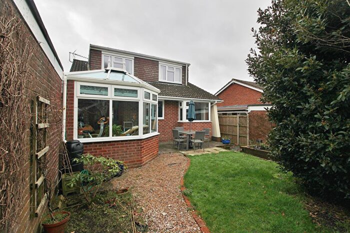 4 Bedroom Detached Bungalow For Sale In Heath Close, Horndean, PO8