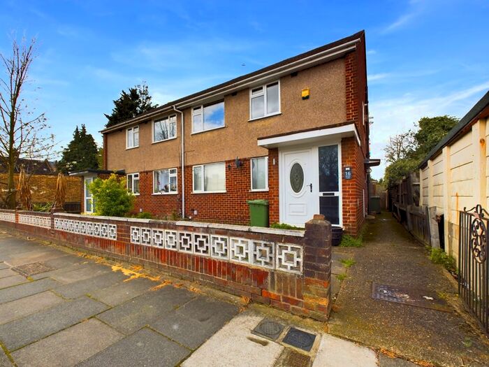 2 Bedroom Maisonette To Rent In De Lucy Street, London, SE2