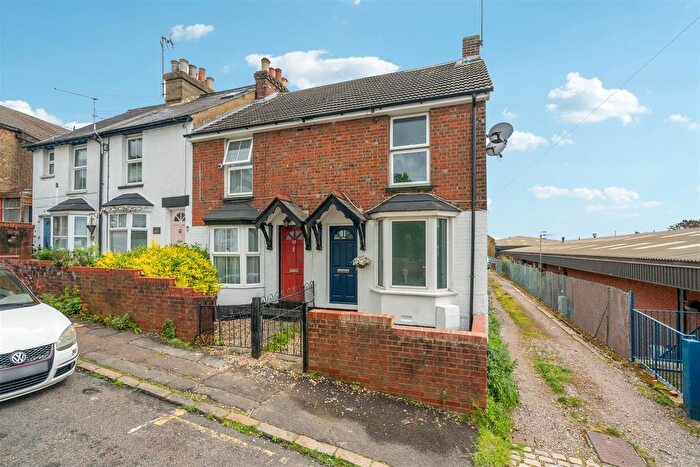 2 Bedroom Semi-Detached House For Sale In Slater Street, High Wycombe, HP13
