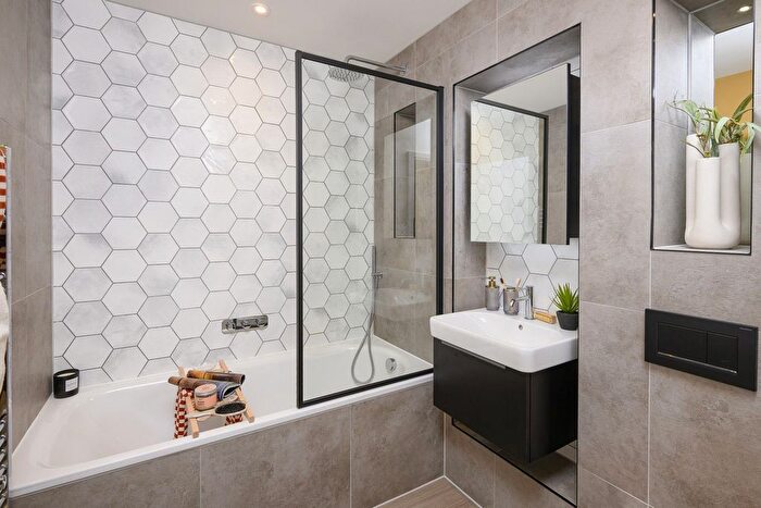 4 Bedroom Property For Sale In Horlicks Quarter, Slough, SL1