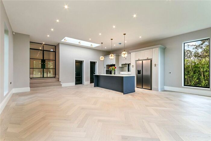 4 Bedroom Detached House For Sale In Gilhams Avenue, Banstead, Surrey, SM7