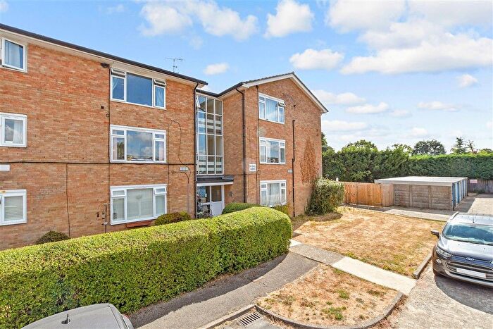 2 Bedroom Flat For Sale In Castle Close, Reigate, Surrey, RH2