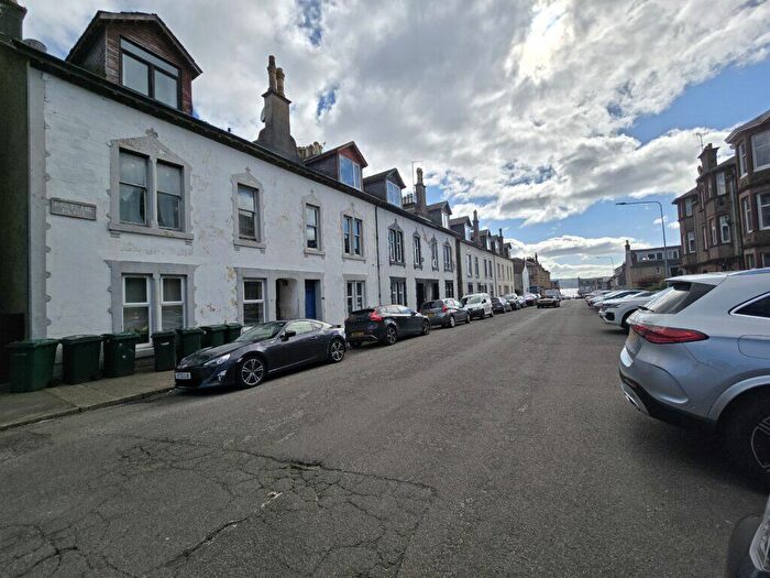 2 Bedroom Flat To Rent In Let Flat / John Street Helensburgh, G84