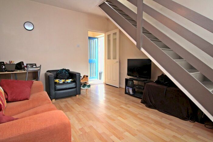 1 Bedroom Flat To Rent In Connaught Road, Roath, Cardiff, CF24