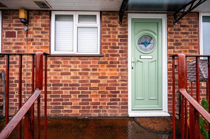 2 Bedroom Flat For Sale In The Broadway, New Haw, Addlestone, KT15