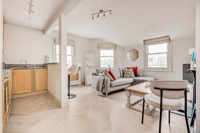 2 Bedroom Flat To Rent In St John's Road, Battersea, SW11