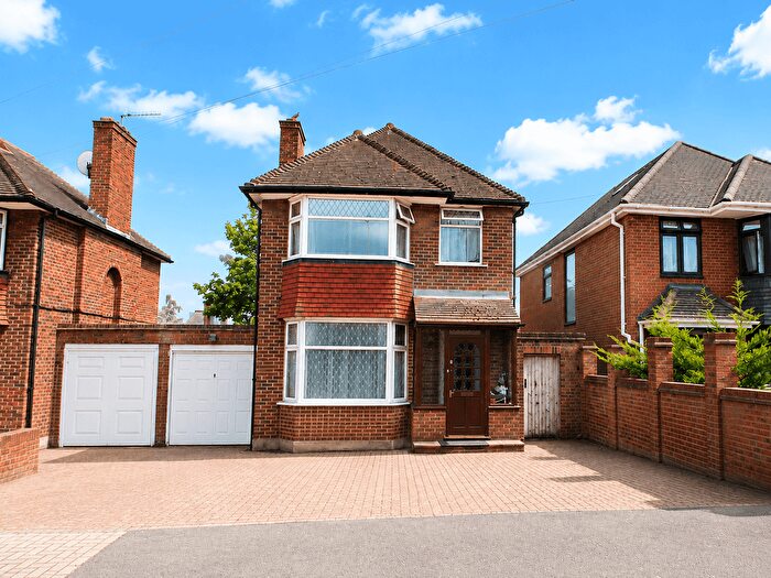 3 Bedroom Detached House To Rent In Beverley Drive, Edgware, Middlesex, HA8