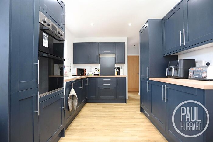 4 Bedroom Detached Bungalow For Sale In Pound Farm Drive, Oulton, NR32