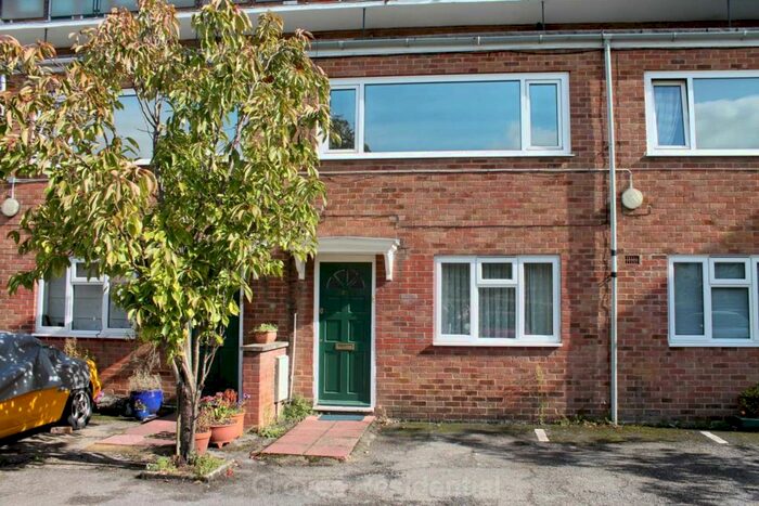 1 Bedroom Flat To Rent In Coombe Road, New Malden, KT3