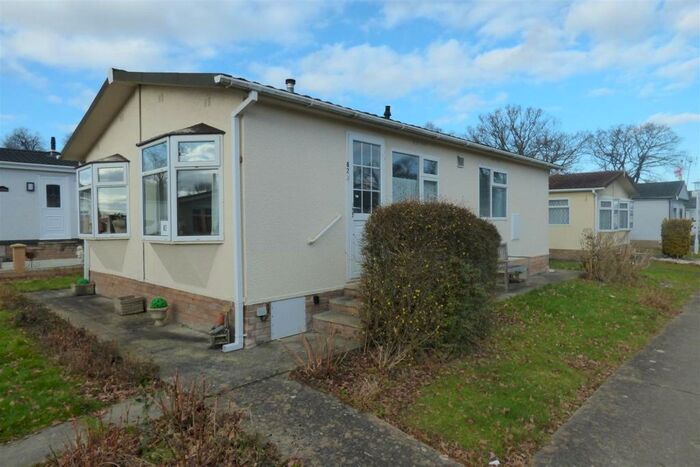 2 Bedroom Mobile Home For Sale In Ram Hill, Coalpit Heath, Bristol, BS36