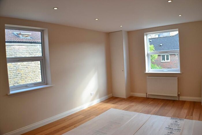 4 Bedroom Flat To Rent In Hoyle Road, Tooting, London, SW17