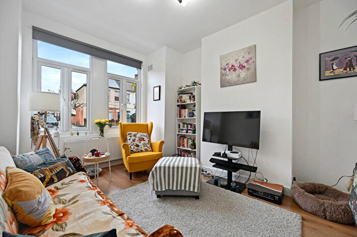 2 Bedroom Maisonette For Sale In Oldfield Road, London, NW10