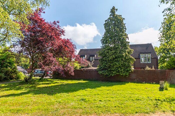 2 Bedroom Flat For Sale In Jersey Farm, St. Albans, AL4