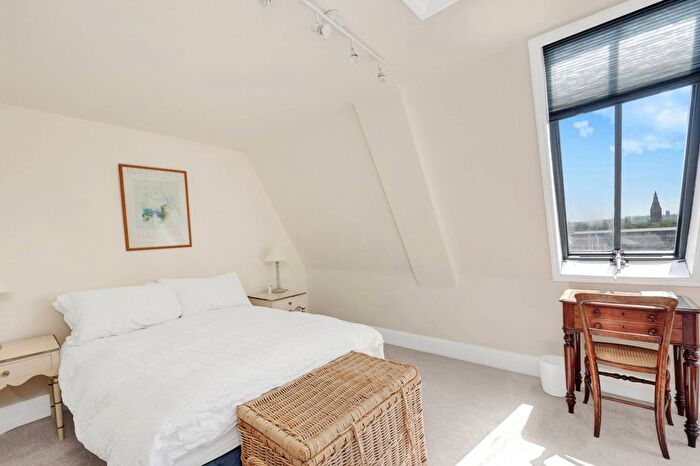 1 Bedroom Flat For Sale In Clapham Road, Oval, London, SW9