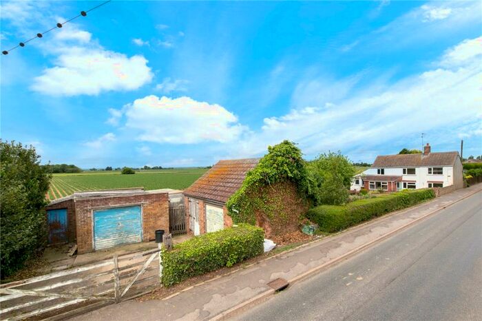 3 Bedroom Detached House For Sale In Six House Bank, West Pinchbeck, Spalding, Lincolnshire, PE11