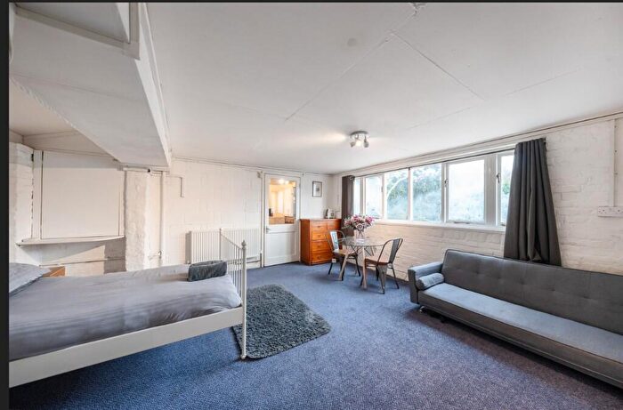 1 Bedroom Flat To Rent In Gews Corner, Waltham Cross, Hertfordshire, EN8