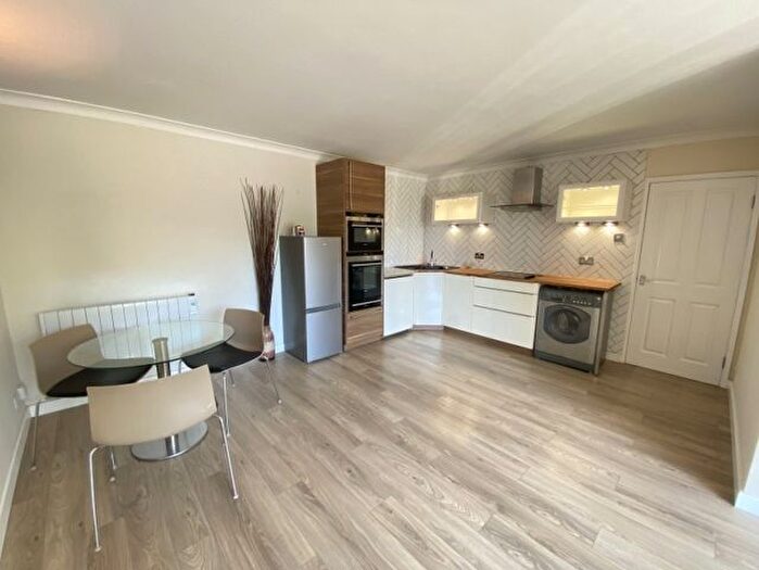 2 Bedroom Flat To Rent In Langland, Highcliffe Court, SA3