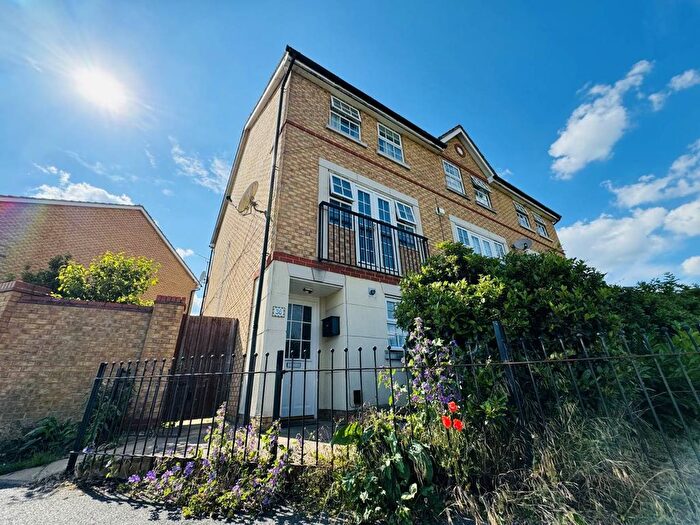 3 Bedroom Detached House For Sale In Lakeview Way, Hampton Hargate, Peterborough, PE7