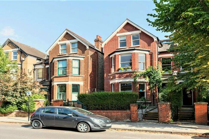 3 Bedroom Flat To Rent In Minster Road, London, NW2