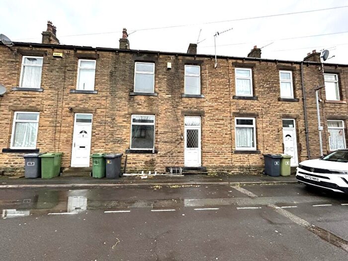 3 Bedroom Maisonette For Sale In Jessamine Street, Dewsbury, WF13