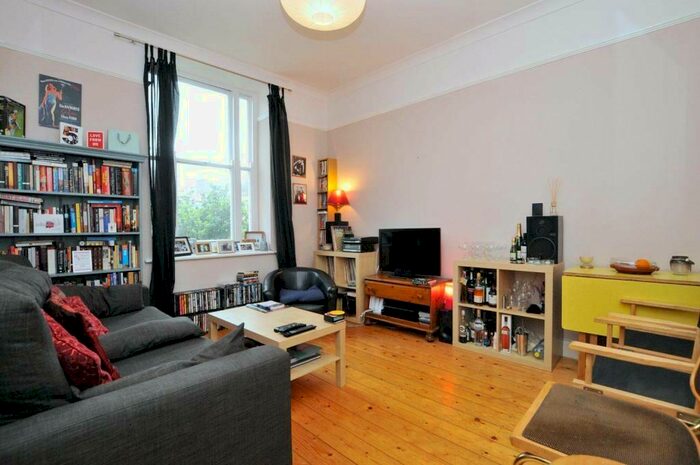 2 Bedroom Apartment To Rent In Lampard Grove, London, N16