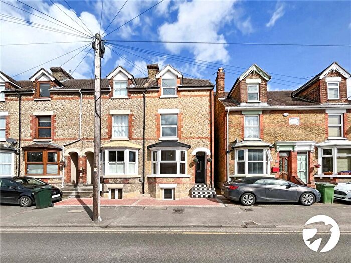 5 Bedroom End Of Terrace House For Sale In Holland Road, Maidstone, Kent, ME14